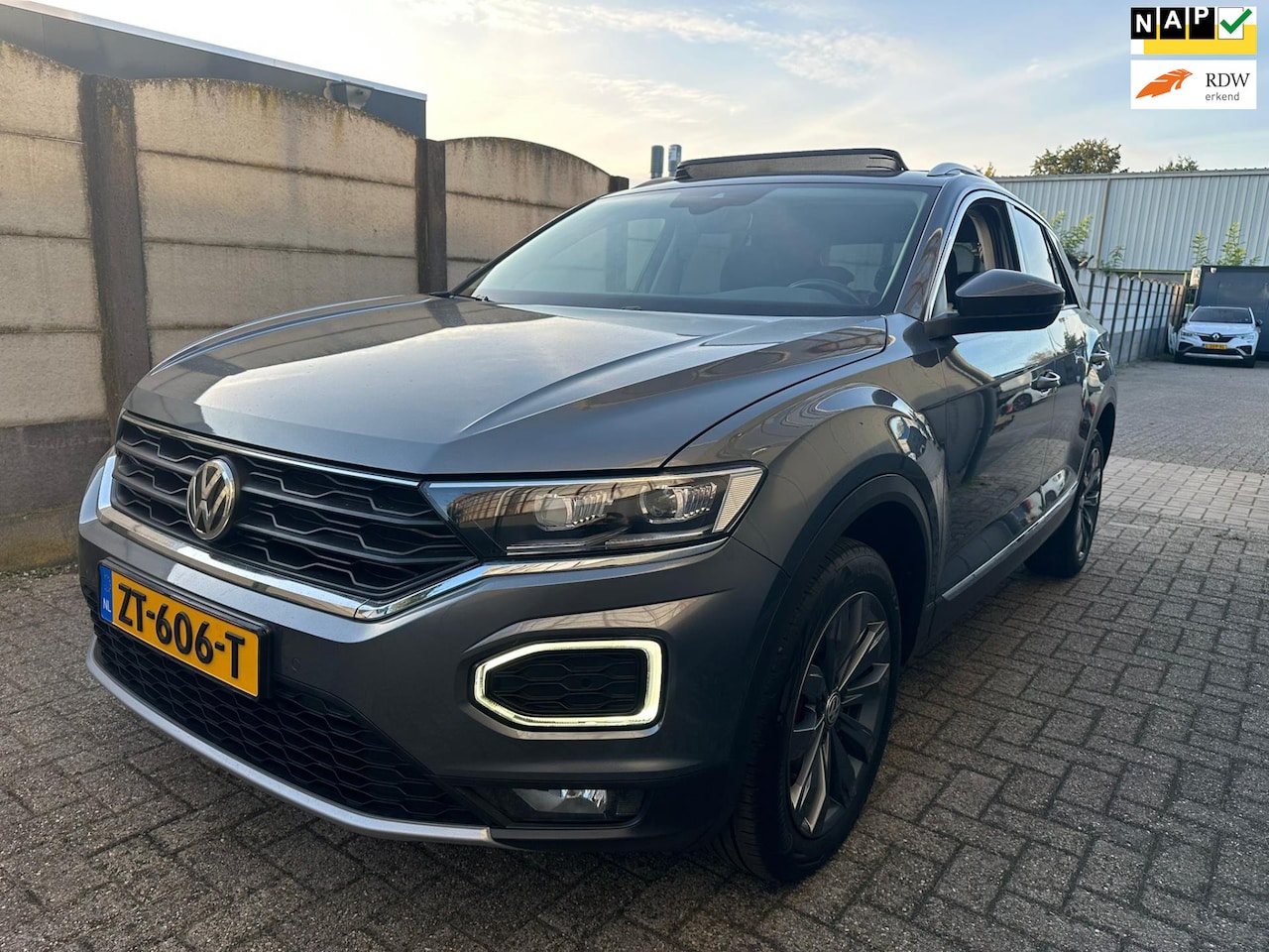 Volkswagen T-Roc - 1.5 TSI Sport CLIMA/ PANO/ DIGI DASH/ LM VELGEN! - AutoWereld.nl