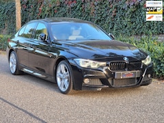 BMW 3-serie - 320i Edition M Sport Shadow Ex Schuifdak Apple CarPlay Camera NAP NL Inklapbare spiegels L