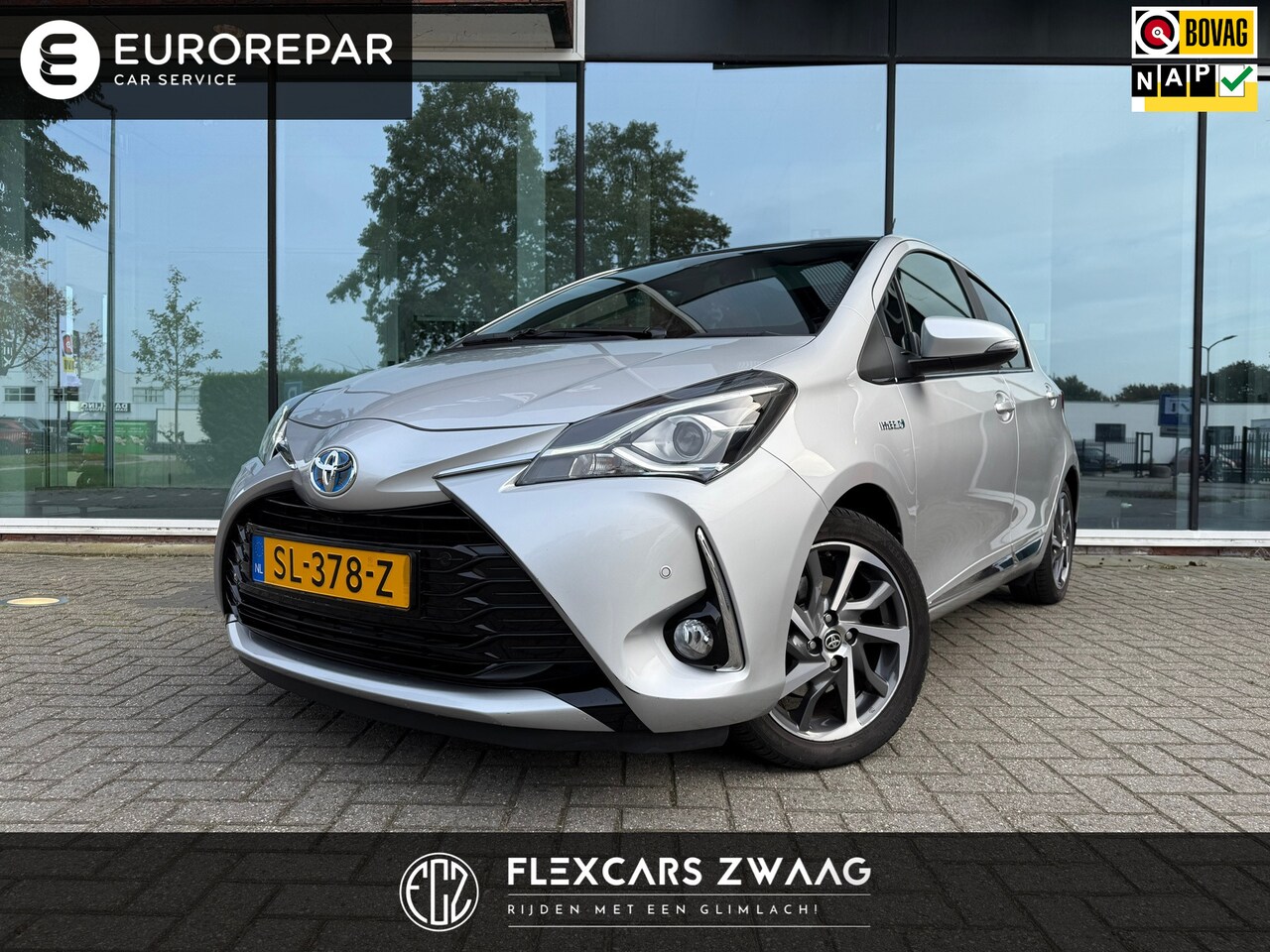 Toyota Yaris - 1.5 Hybrid Premium - Automaat - Navi - Camera - Climate - Org.NL - AutoWereld.nl
