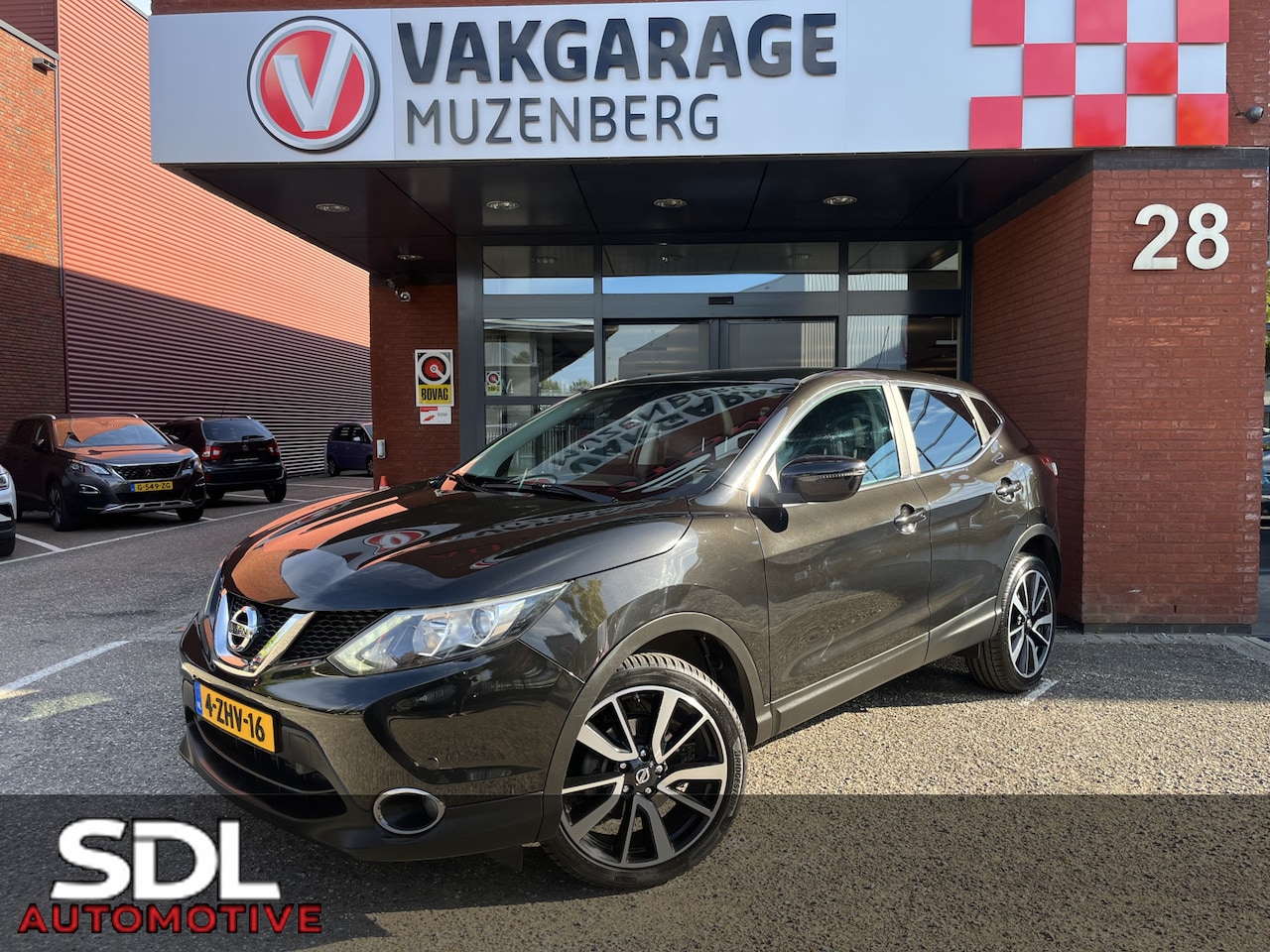 Nissan Qashqai - 1.2 Connect Edition // NAVI // CAMERA // PANO DAK // CRUISE // CLIMA // SUBWOOFER // - AutoWereld.nl