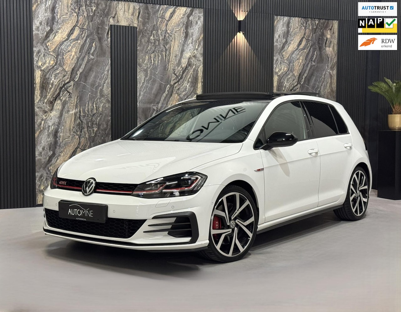 Volkswagen Golf - 2.0 TSI GTI Performance|PANO|KEYLESS|ACC|BLIND SPOT - AutoWereld.nl