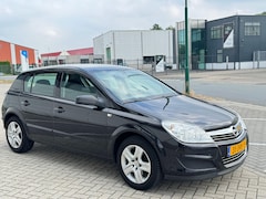 Opel Astra - 1.6 Essentia 5-deurs/NAP/Cruise/Airco