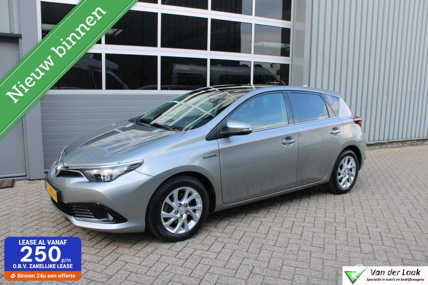 Toyota Auris - 1.8 Hybrid Trend NL Auto | 1e Eigenaar | Panoramadak | Navigatie. - AutoWereld.nl