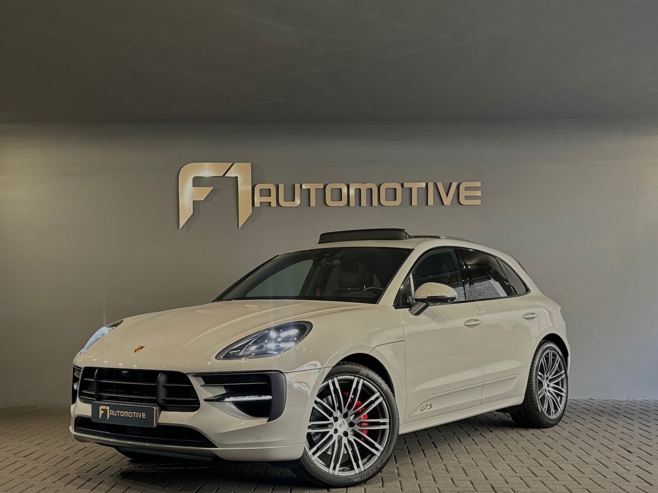 Porsche Macan - 2.9 GTS Pano|Sportdesign|Chrono|Luchtv|Trekhaak - AutoWereld.nl