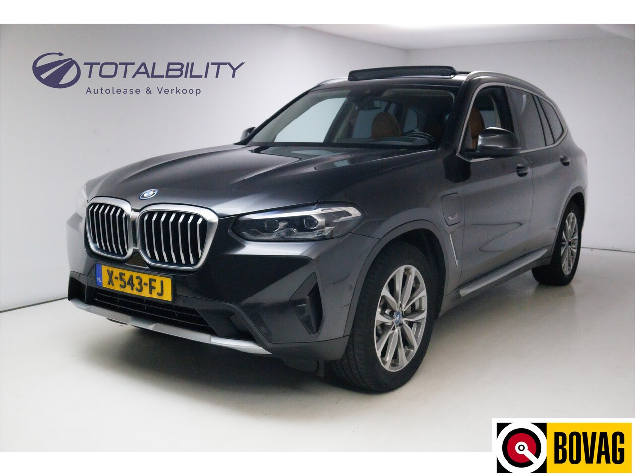 BMW X3 - xDrive30e 293 PK | LCI FACELIFT | Elec. trekhaak | Panoramadak | Stoel- & stuurverwarming - AutoWereld.nl