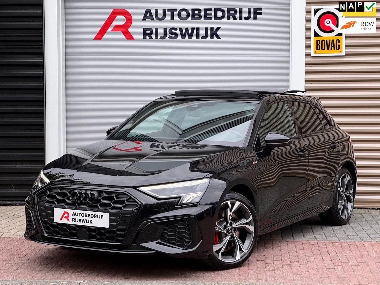 Audi A3 Sportback - 45 TFSI e S edition Competition Carbon/Pano/B&O - AutoWereld.nl