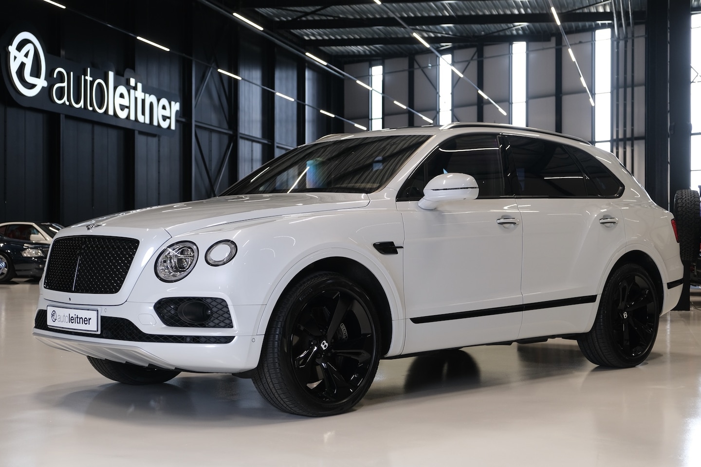 Bentley Bentayga - 4.0 V8 Bentayga V8 origineel 49.860 km - AutoWereld.nl