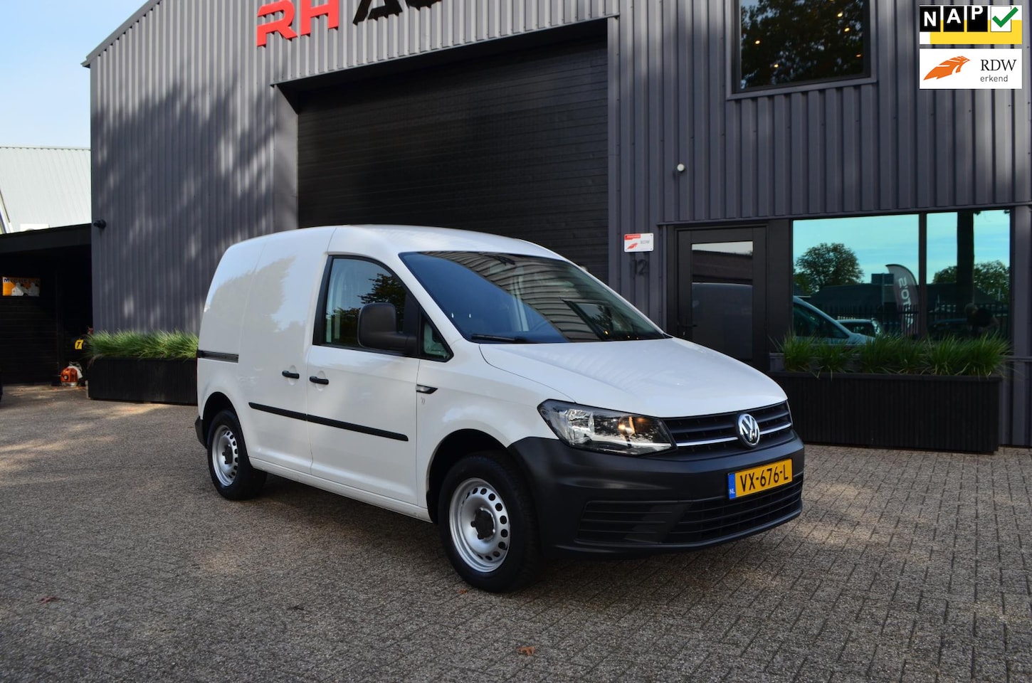 Volkswagen Caddy - 1.6 TDI L1H1 | Airco | Nette auto | Trekhaak | Cruise control - AutoWereld.nl