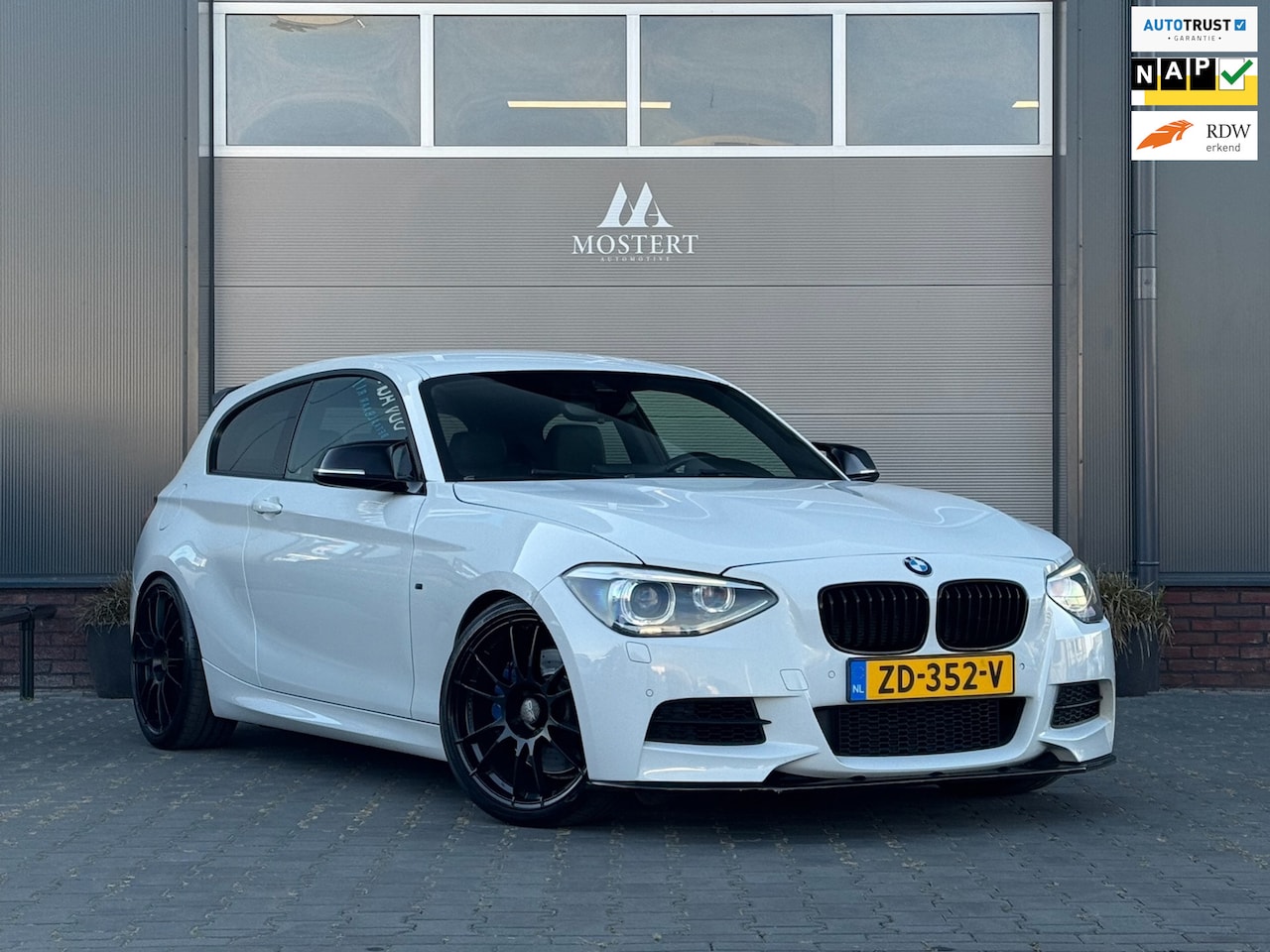 BMW 1-serie - M135i/320pk xDrive High Executive|2014|Miltek|OZ.Racing|Harman/Kardon|Leder|Navi|Cruise|19 - AutoWereld.nl