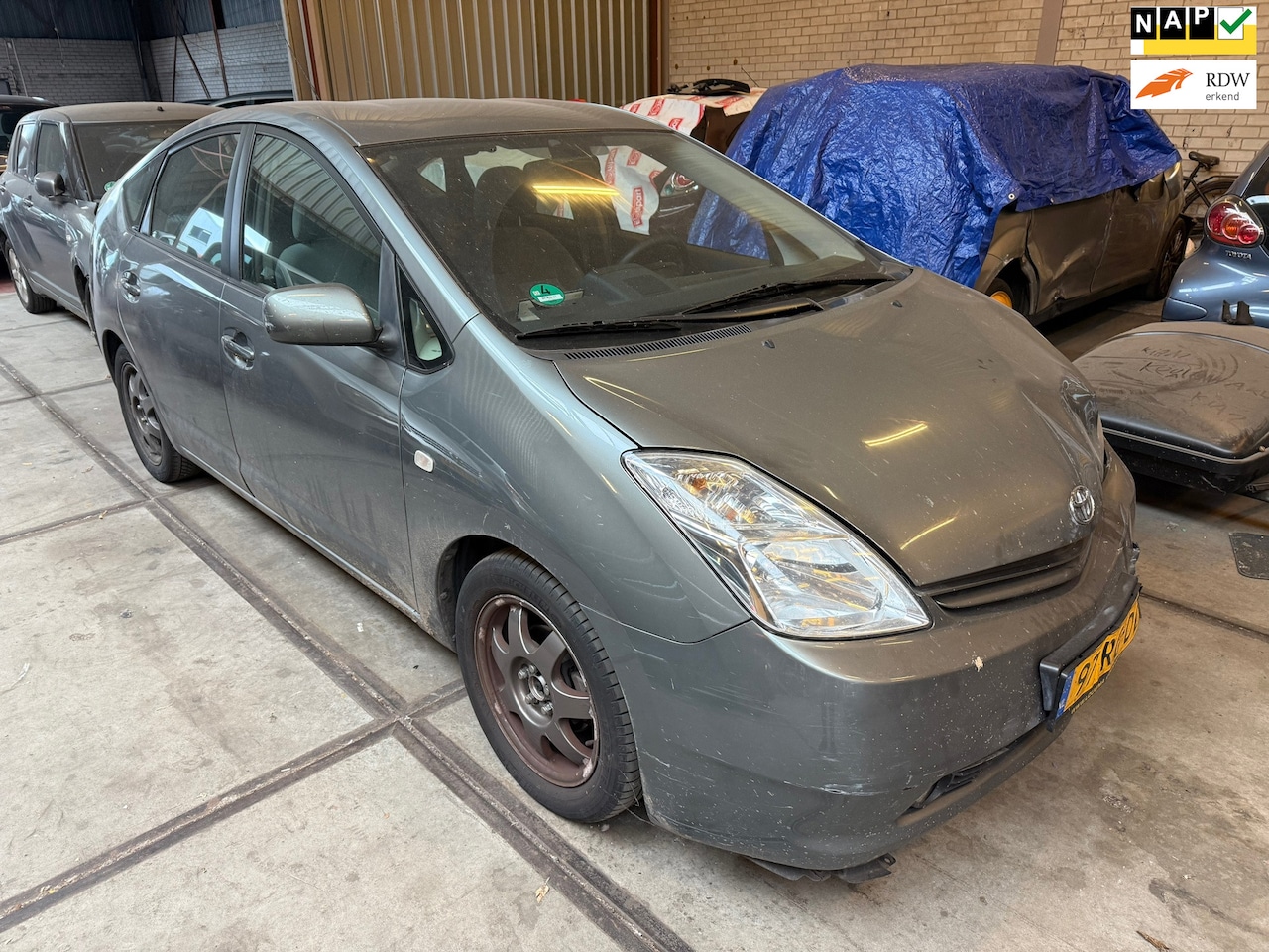 Toyota Prius - LET OP SCHADE AUTO! RIJD EN SCHAKELT GOED - AutoWereld.nl