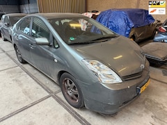 Toyota Prius - LET OP SCHADE AUTO RIJD EN SCHAKELT GOED