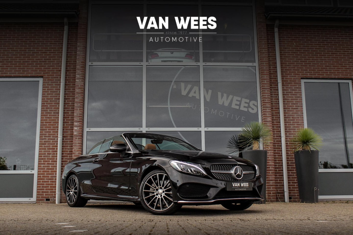 Mercedes-Benz C-klasse Cabrio - 400 4MATIC AMG | 334 pk | 360 camera | 19 inch | LED | 2e eigenaar | Origineel | 6 cilinde - AutoWereld.nl