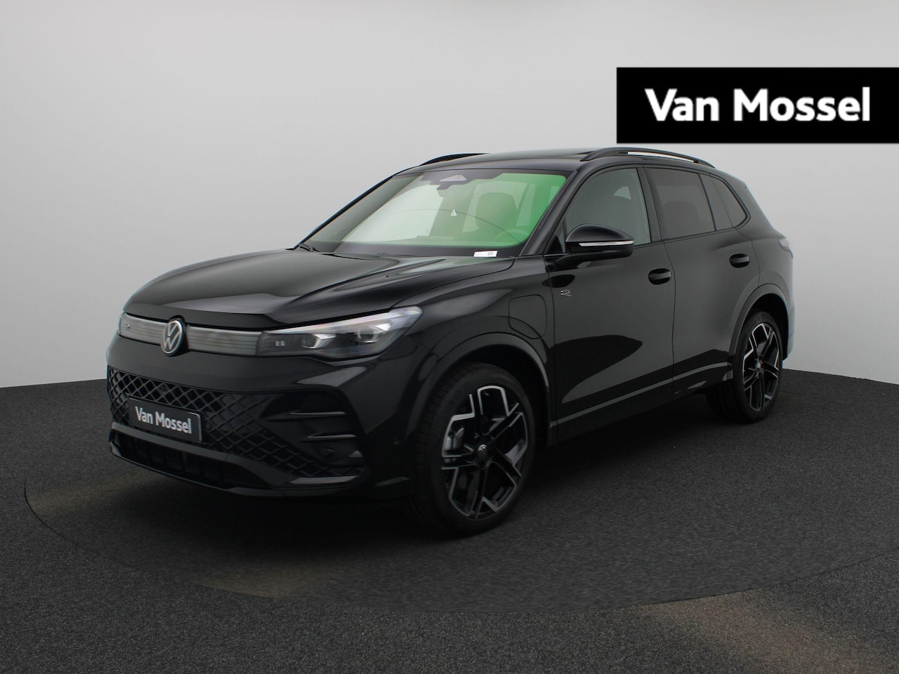 Volkswagen Tiguan - 1.5 eHybrid R-Line Edition 272 PK | Automaat | Plug-In | Leder | Panorama Dak | 360 Camera - AutoWereld.nl