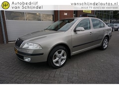 Skoda Octavia - 1.6 FSI TOUR NAVIGATIE TREKHAAK STOELVERWARMING ECC AIRCO CRUISECONTROL PARKEERSENSOREN LI
