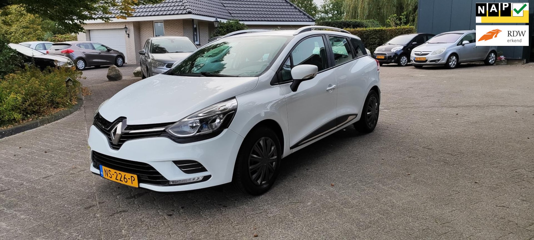 Renault Clio Estate - 0.9 TCe Zen bj 2017 airco/navi - AutoWereld.nl