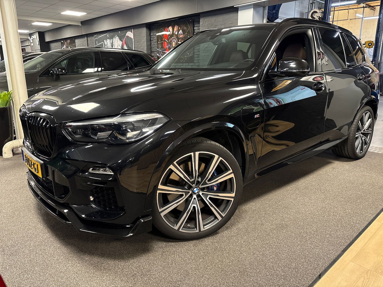 BMW X5 - XDrive45e High Executive/m-pakket/pano/leer/head up/harman kardon/luchtvering - AutoWereld.nl