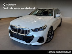 BMW 5-serie Touring - 520i Touring | M-Sport | Trekhaak | Driving Assistant Plus | Harman Kardon | Standkachel |