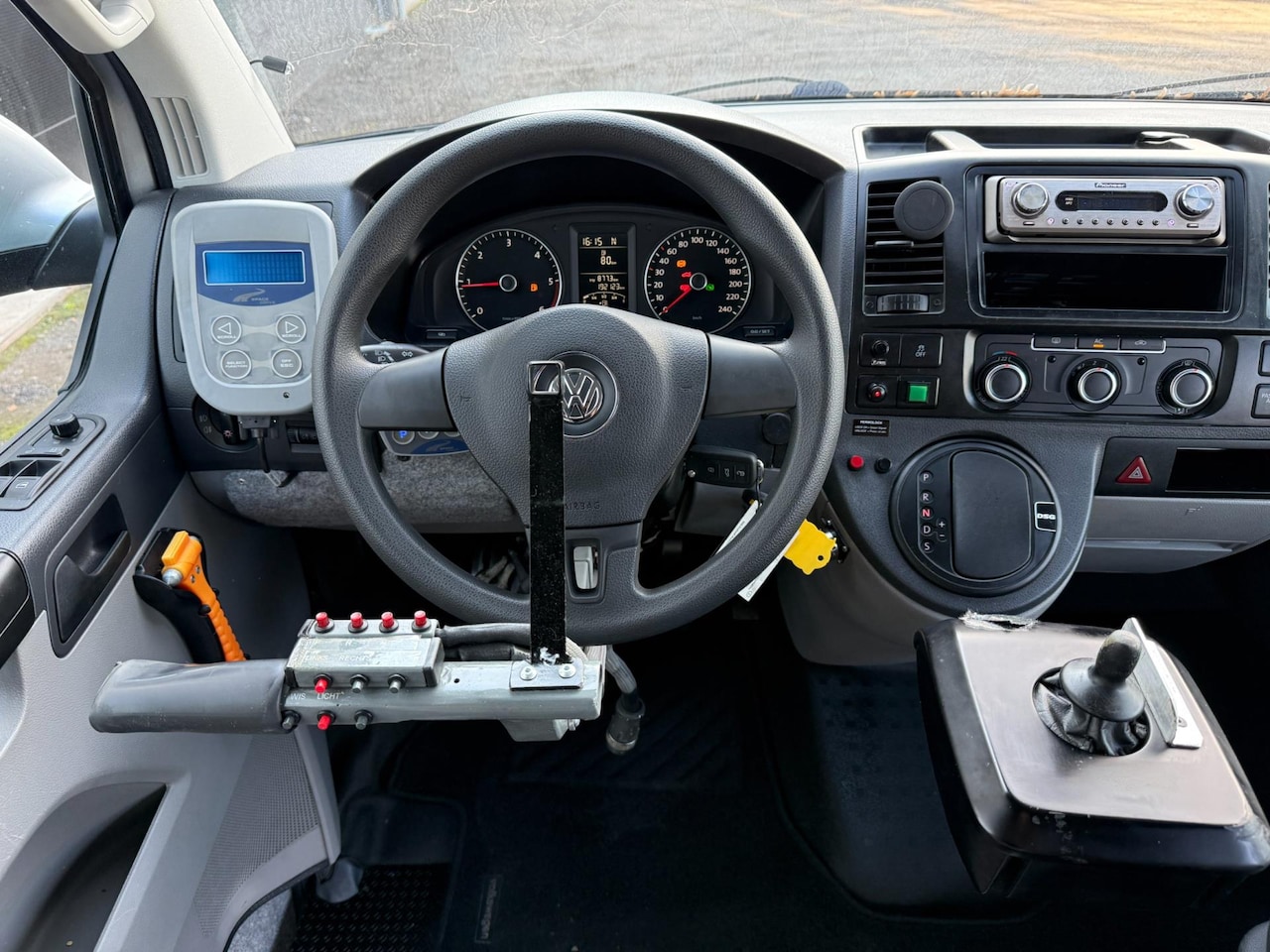Volkswagen Transporter - 2.0 TDI Zelfrijder B&S Spacedrive Rolstoelbus Joystick Permobil Permolock (Dahlsysteem) - AutoWereld.nl