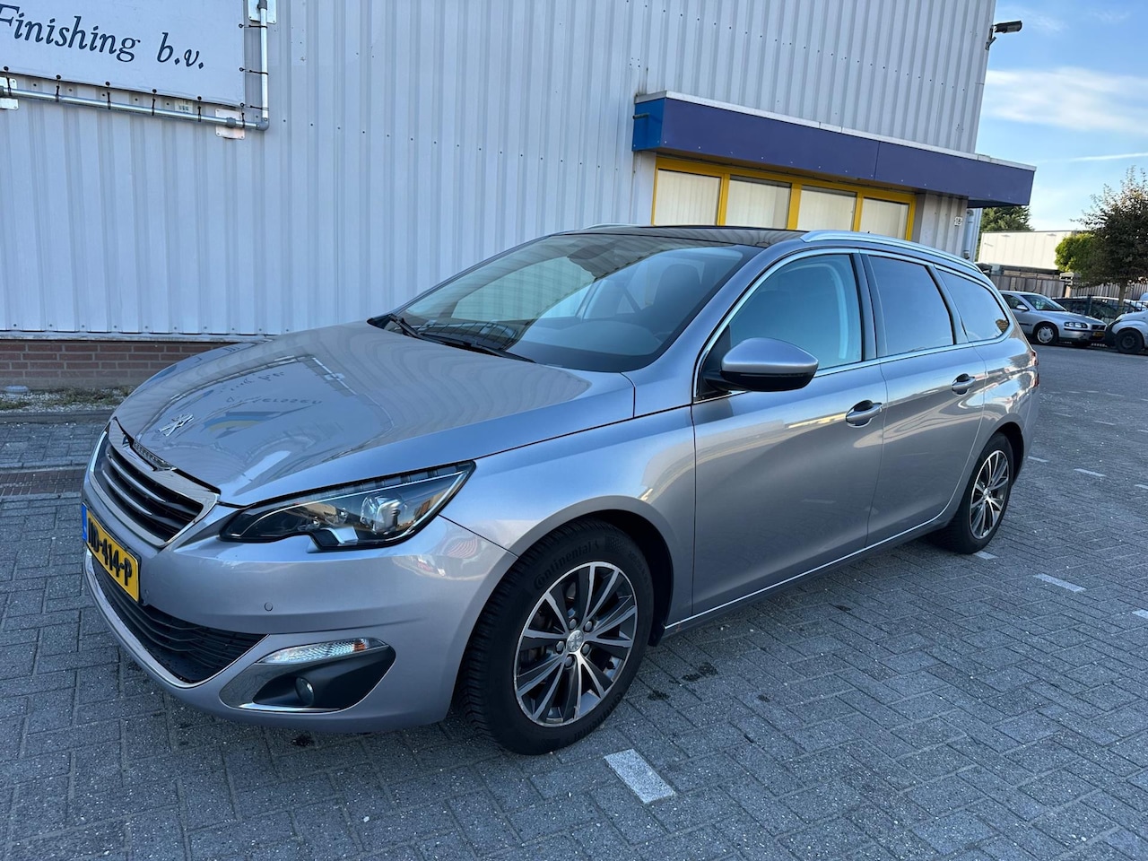 Peugeot 308 SW - 1.2 PureTech Blue Lease Premium AUTOMAAT - AutoWereld.nl