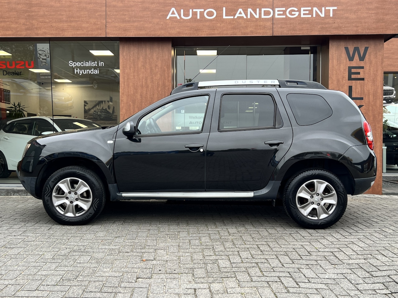 Dacia Duster - 1.2 TCe 4x2 Lauréate | Airco | Cruise Control | Trekhaak - AutoWereld.nl