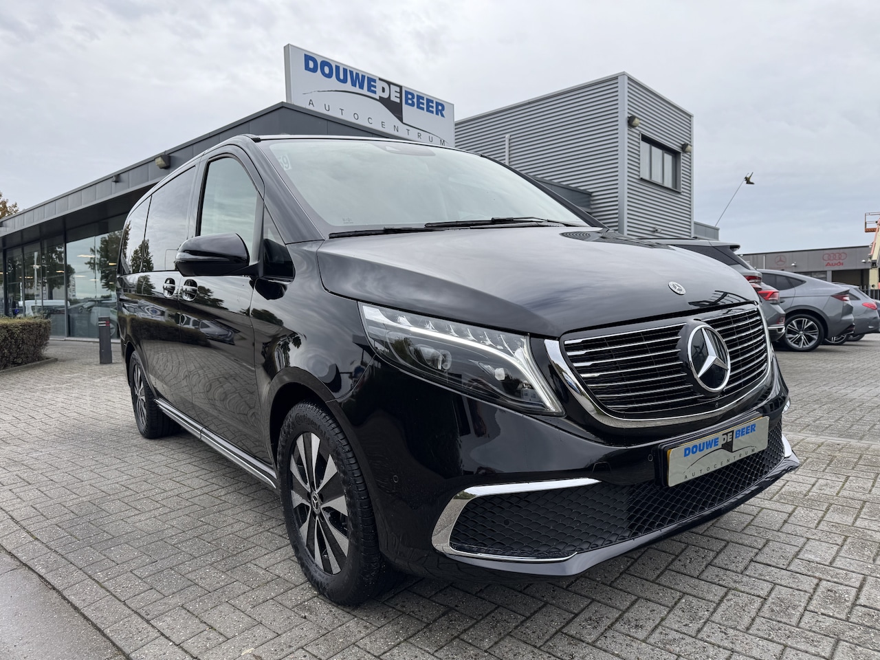 Mercedes-Benz EQV - 300 Lang 2 face lift 90kWh 7p. Elekt. Deuren | 360-Camera | Leer | Intelligent LED. - AutoWereld.nl
