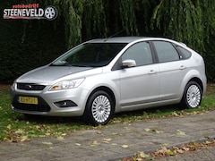 Ford Focus - 1.6 Ghia met Navi en Aicro