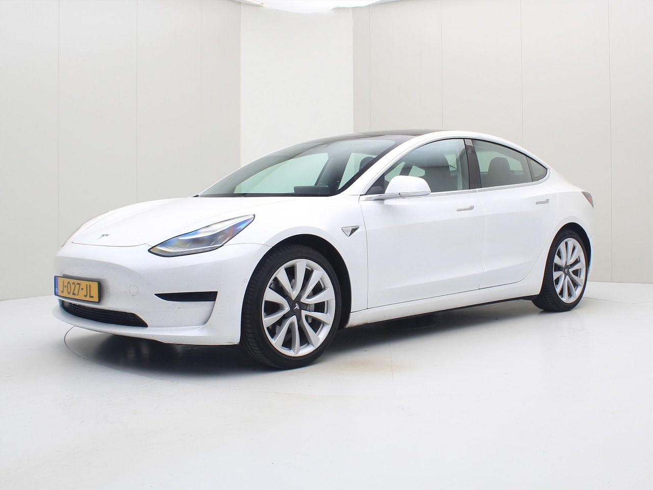 Tesla Model 3 - Standard RWD Plus [ AUTOPILOT+19" LMV+60 kWh+PREMIUM AUDIO ] - AutoWereld.nl