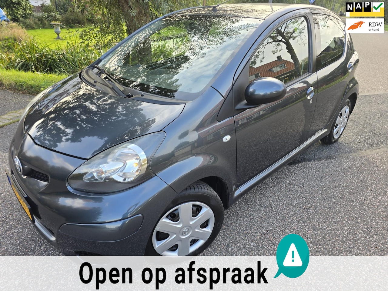 Toyota Aygo - 1.0-12V Comfort Navigator/Automaat/Airco/5drs/APK 11-'26 - AutoWereld.nl