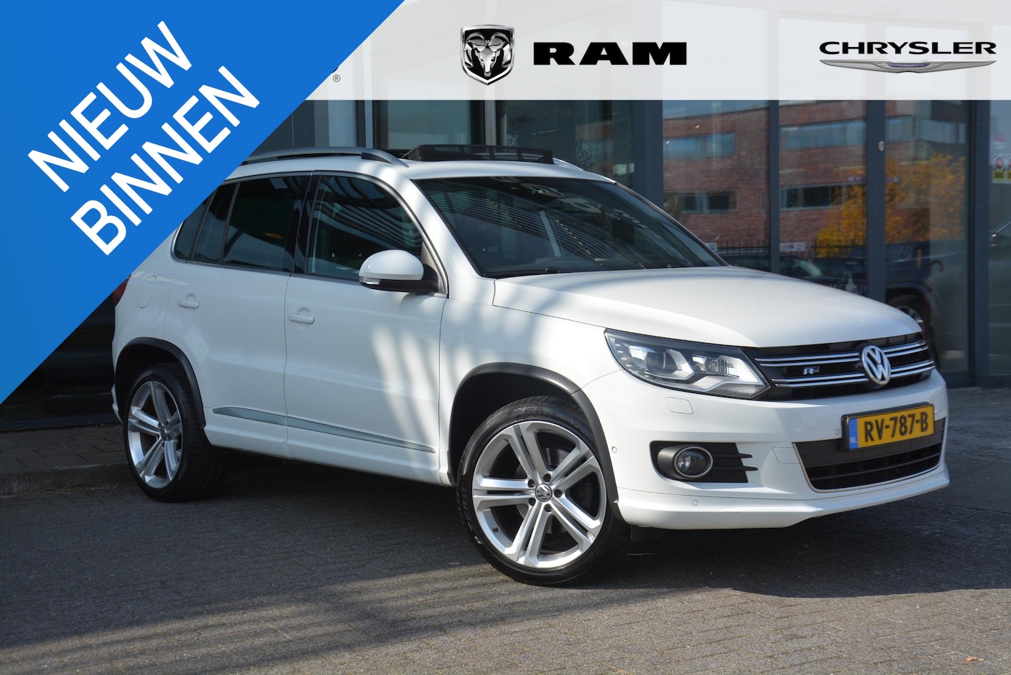 Volkswagen Tiguan - 2.0 TDI R-Line Edition 4Motion | Carplay | Android auto | Pano dak - AutoWereld.nl