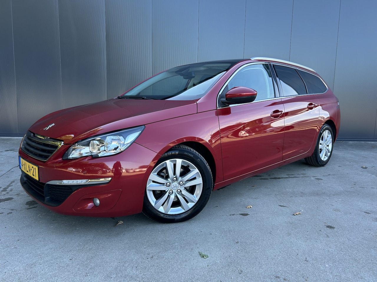 Peugeot 308 SW - 1.6 BlueHDI Blue Lease Executive PANO DAK LED NAVI CRUISE ECC - AutoWereld.nl