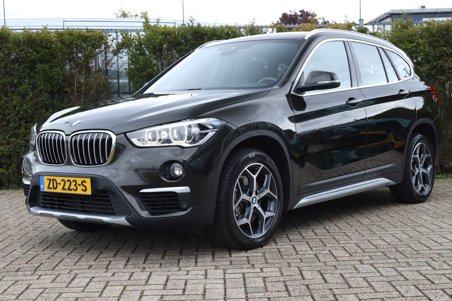 BMW X1 - sDrive20i High Executive Edition Acc|Stoelverwarming|Electrice Klep|Trekhaak|lane assist|l - AutoWereld.nl