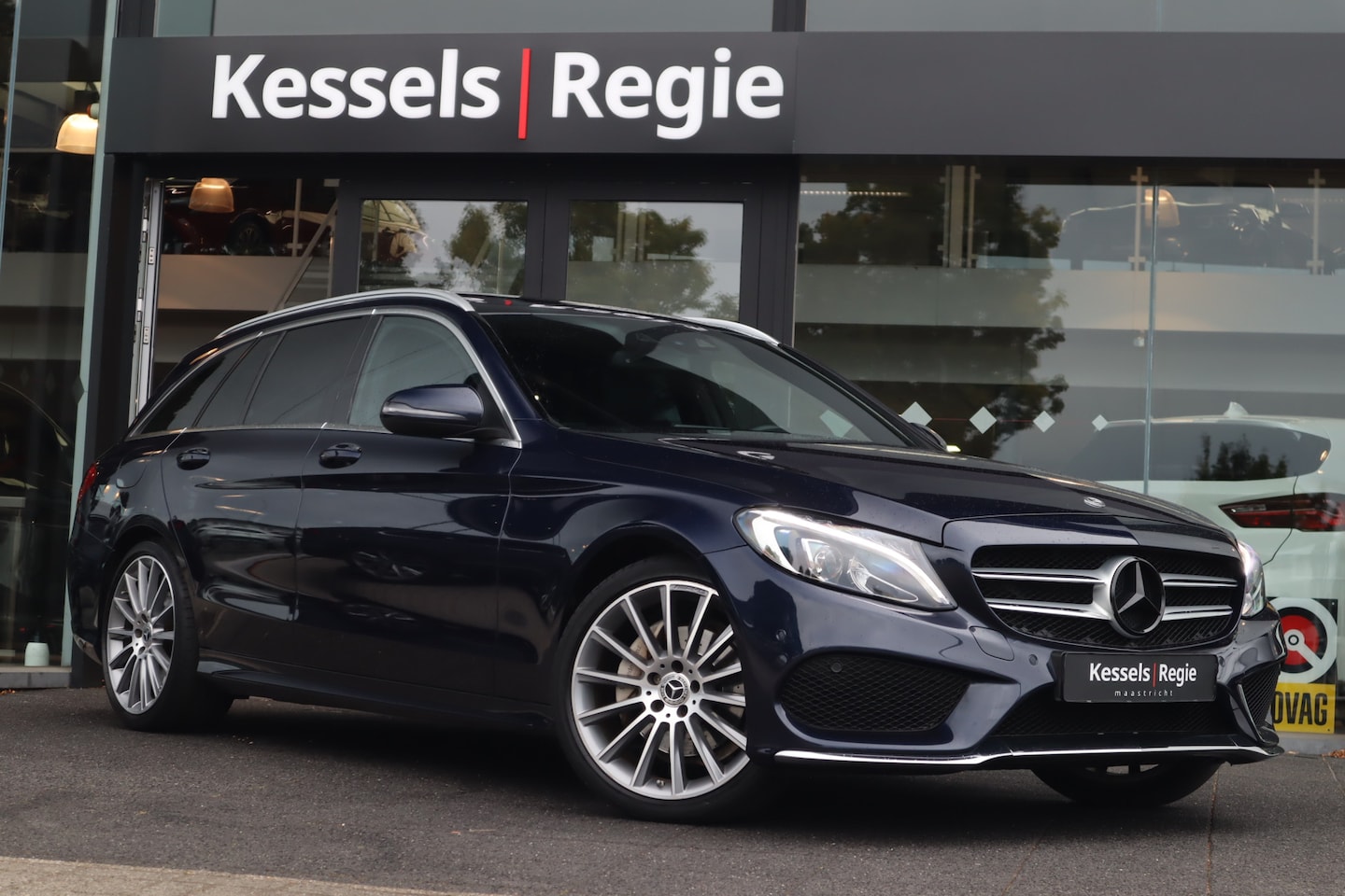 Mercedes-Benz C-klasse Estate - 180 AMG Pano Burmester Camera 19 inch Stoelverwarming Trekhaak - AutoWereld.nl
