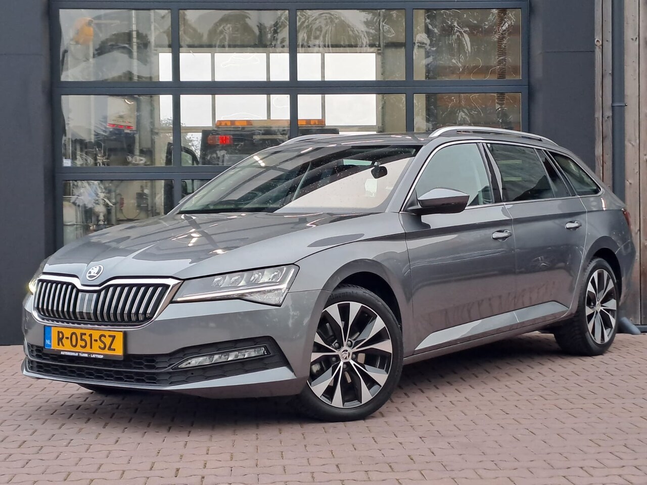 Skoda Superb Combi - 1.5 TSI ACT Business Edition | Automaat | LED | Trekhaak | Stoelverwarming | Cruise | All- - AutoWereld.nl