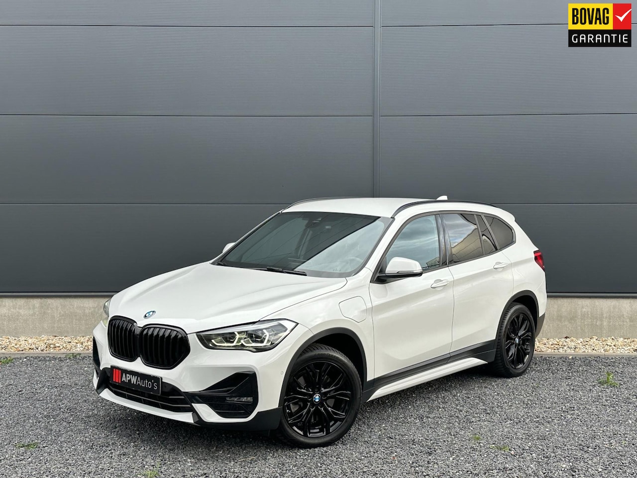 BMW X1 - XDrive25e M pakket | HUD | Clima | Stoelverwarming - AutoWereld.nl