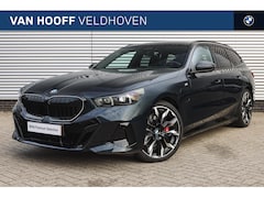 BMW 5-serie Touring - 550e xDrive M Sport Automaat / Panoramadak / Trekhaak / Bowers & Wilkins / M Multifunction