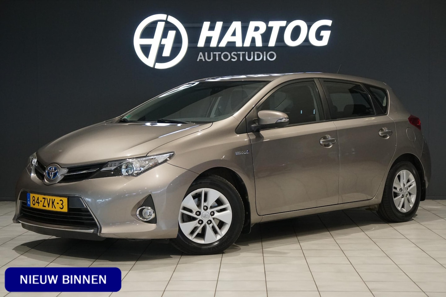 Toyota Auris - 1.8 Hybrid Aspiration *DEALER ONDERHOUDEN* + CAMERA / AFN. TREKHAAK - AutoWereld.nl