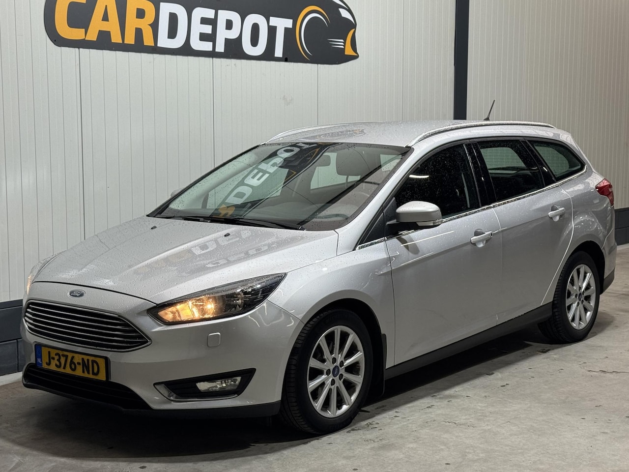 Ford Focus Wagon - 1.0 Trend Automaat. 1e eigenaar - AutoWereld.nl