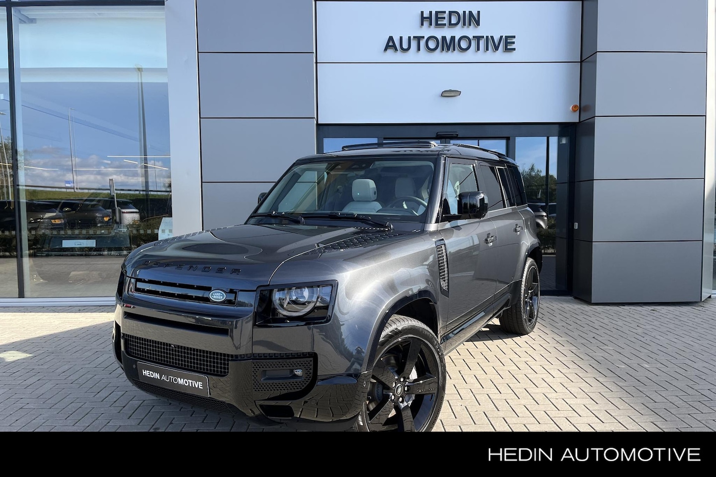 Land Rover Defender 110 - P300e X-Dynamic SE | 22 Gloss Black | Elektr. Trekhaak |5 Jaar Garantie | Cold Climate Pac - AutoWereld.nl