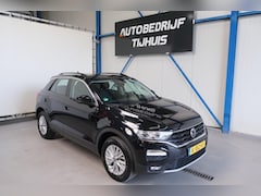 Volkswagen T-Roc - 1.5 TSI Style Automaat - N.A.P. Airco, Cruise, Navi, PDC, Trekhaak