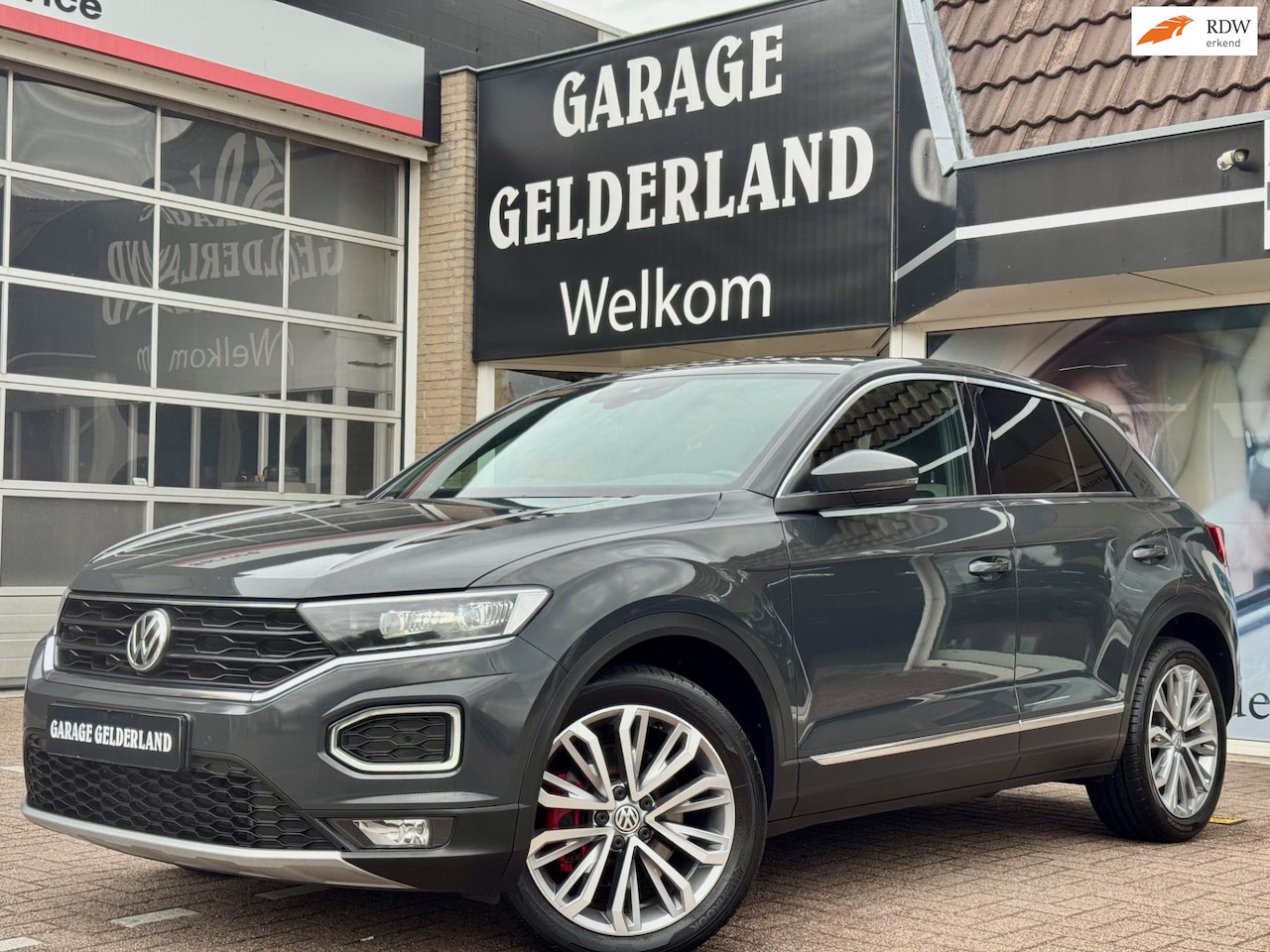 Volkswagen T-Roc - 2.0TSI 4Motion Sport R | Virtual | Xenon | Navi | Full-Led | Climate | Stoelverw. | Trekha - AutoWereld.nl
