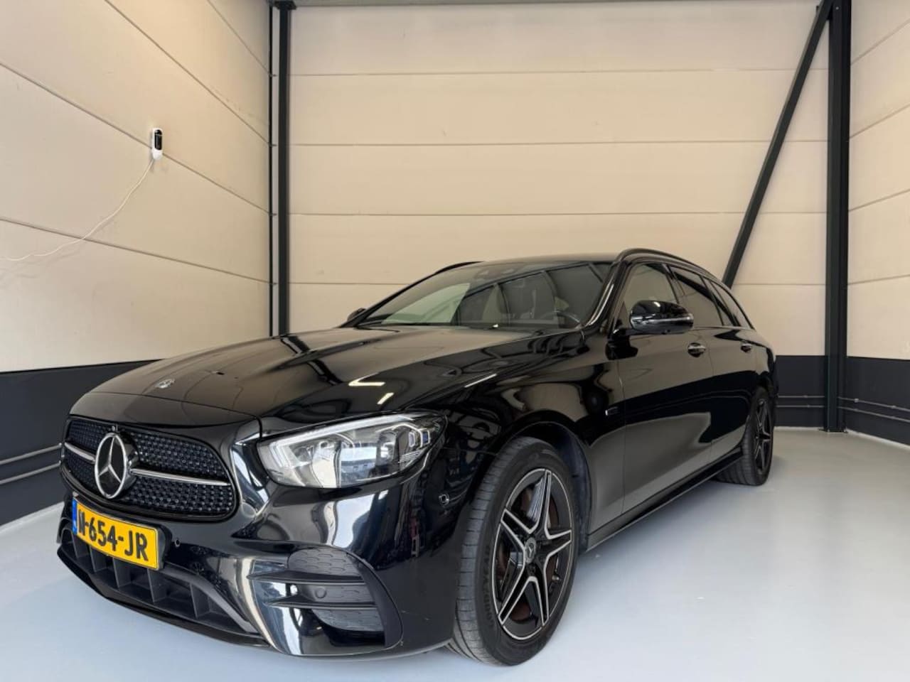 Mercedes-Benz E-klasse Estate - 300 e AMG Line 300 e AMG Line, night pakket, soft-close, Burmester, 360, leder, trekhaak - AutoWereld.nl