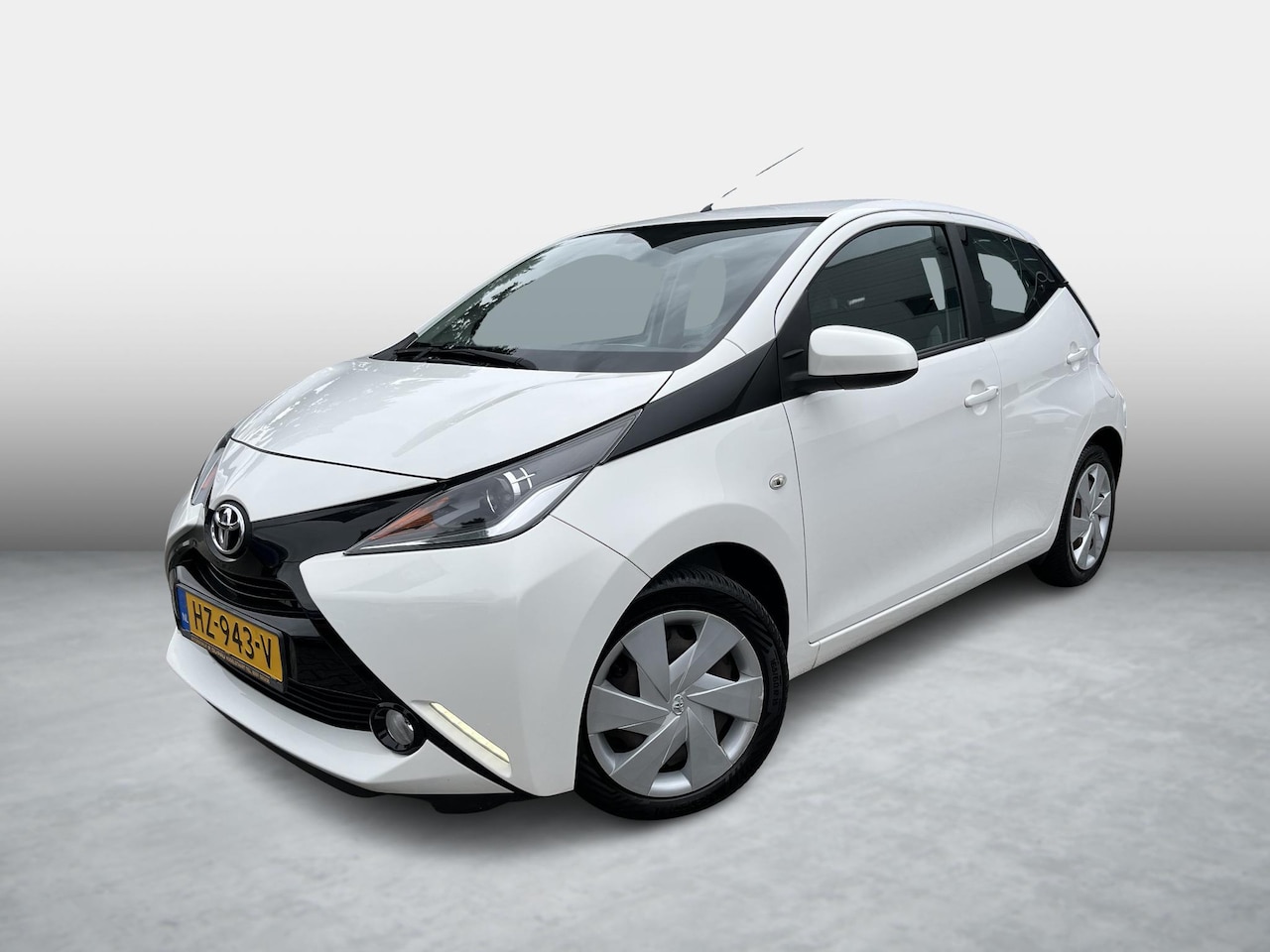 Toyota Aygo - 1.0 VVT-i x-play All season banden - AutoWereld.nl