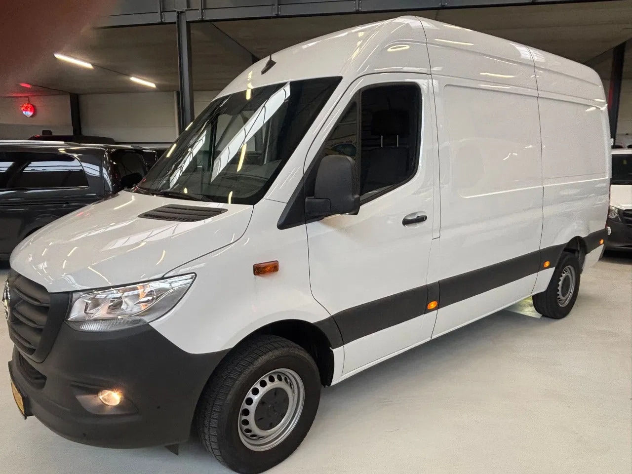 Mercedes-Benz Sprinter - 317CDI L2H2 Automaat Airco Navi Cruisecontrol 9800KM BPM VRIJ - AutoWereld.nl