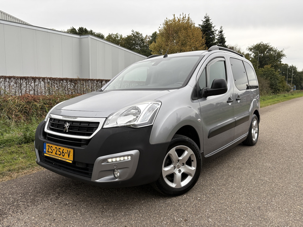 Peugeot Partner Tepee - 1.2 PureTech Active / NAVI / CRUISE / AIRCO ECC / ACHTERUITRIJCAMERA / 142dkm! - AutoWereld.nl