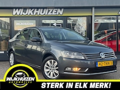 Volkswagen Passat - 1.4 TSI Highline BlueMotion Automaat met Climate Parkeersensoren Nap