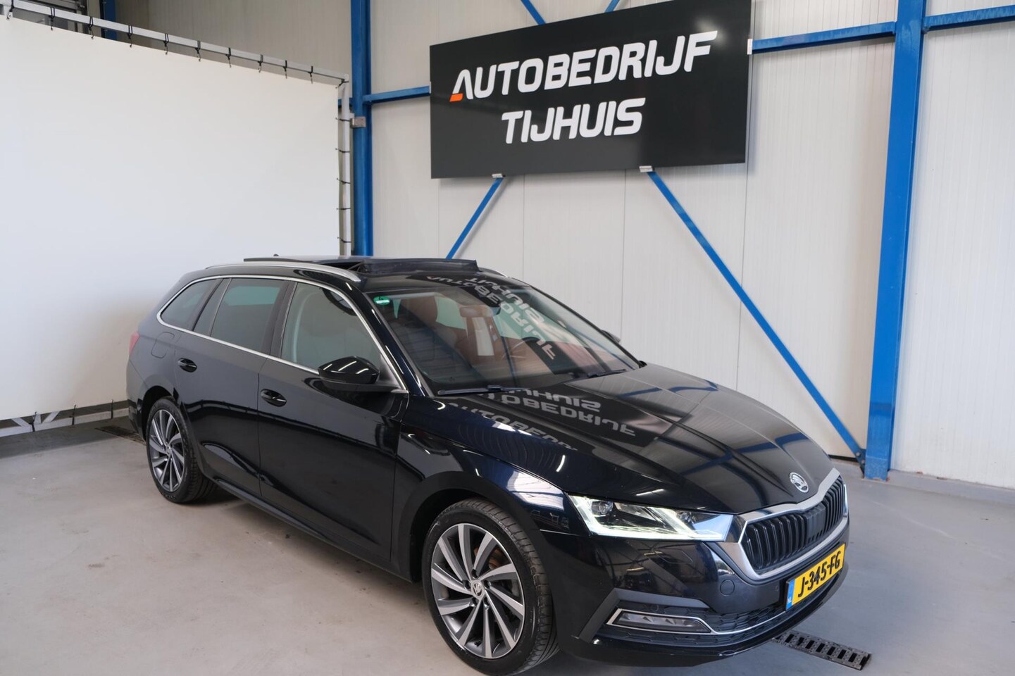 Skoda Octavia Combi - 1.5 TSI First Edition - N.A.P. Airco, Cruise, Navi, PDC, Pano dak. - AutoWereld.nl
