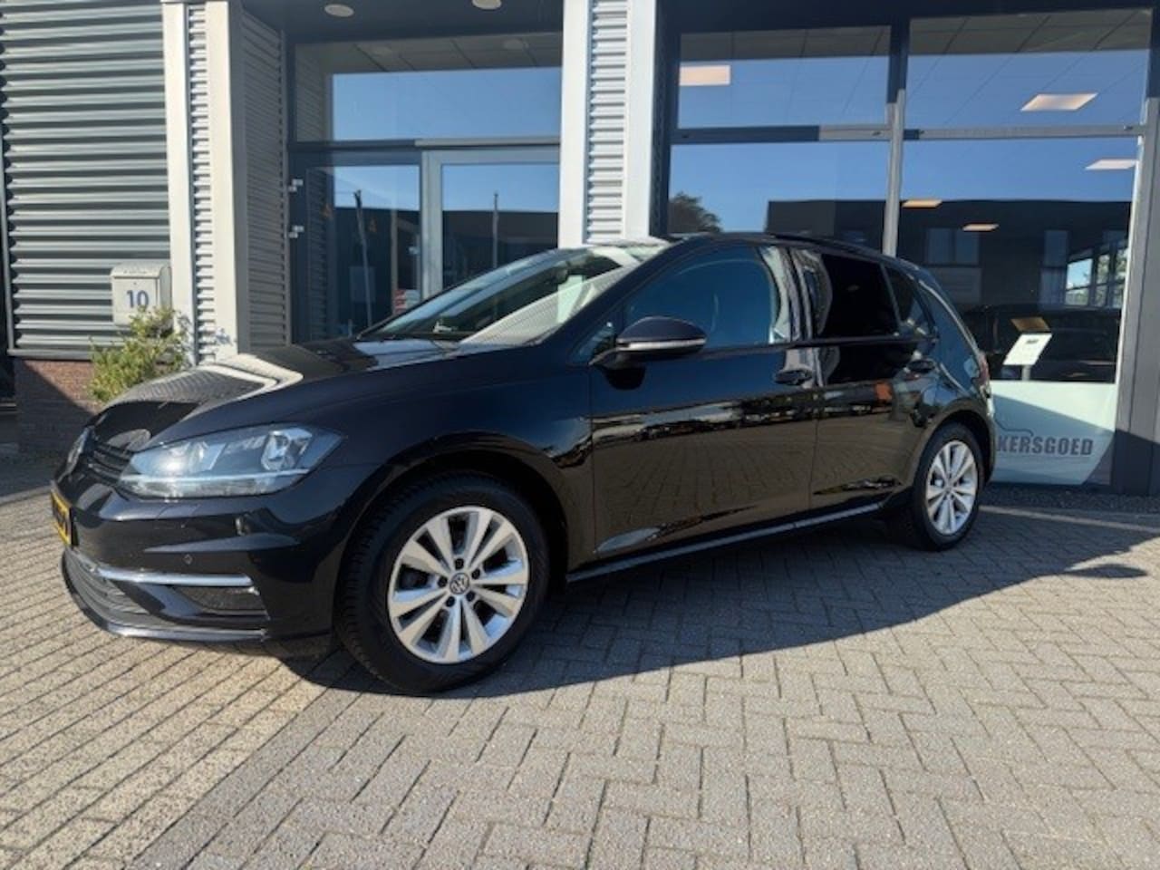 Volkswagen Golf - 1.0 TSI Automaat Carplay Stoelverw. Camera, PDC, Trekhaak - AutoWereld.nl