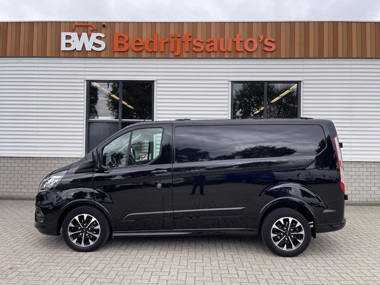 Ford Transit Custom - 320 2.0 TDCI 185pk automaat L1H1 Sport / vaste prijs rijklaar € 22.950 ex btw / lease vana - AutoWereld.nl