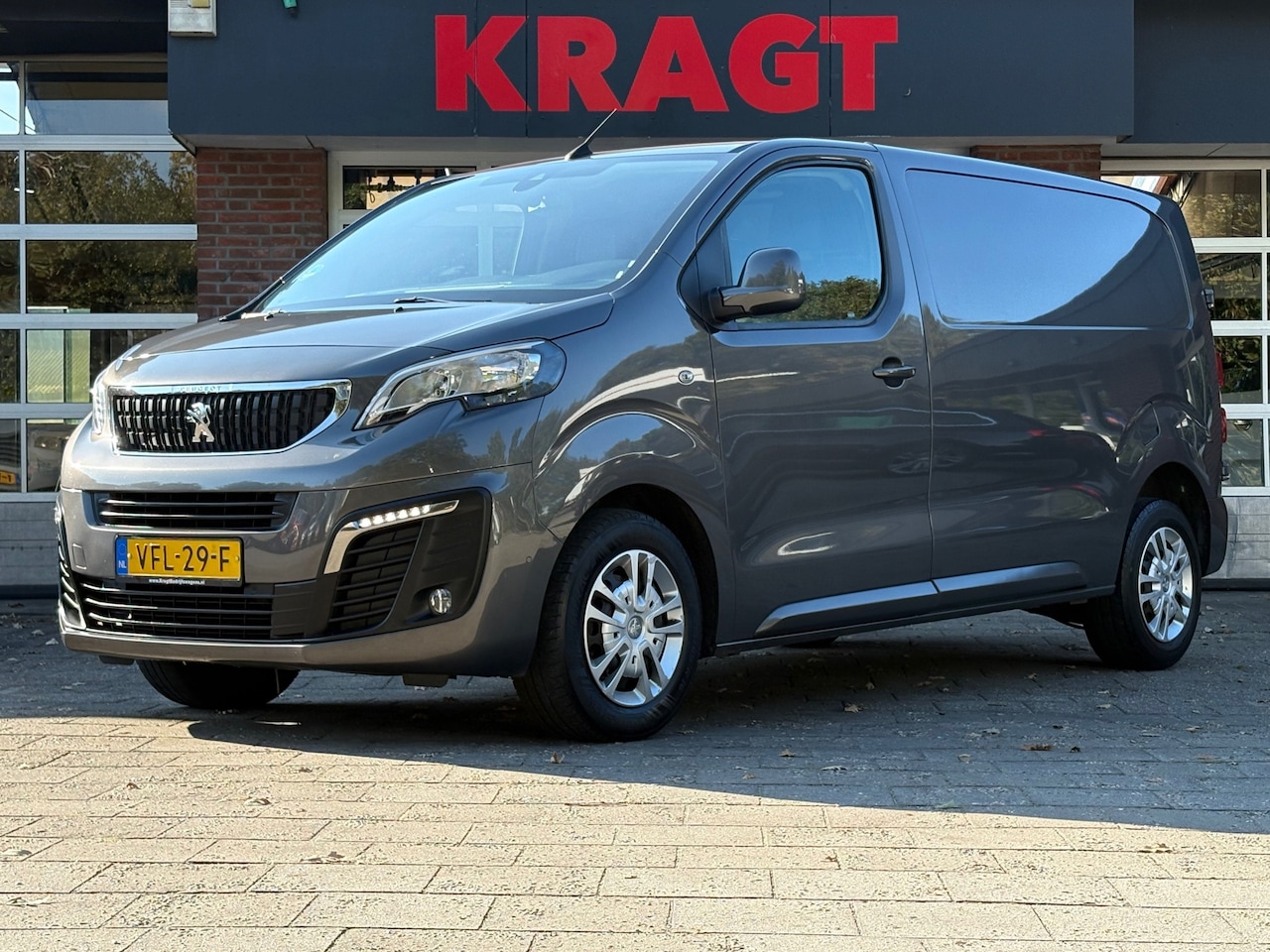 Peugeot Expert - 2.0 BlueHDI 122 PK|1e EIG|AUTOMAAT|NAP|cruise|airco|achteruitrijcamera|apple carplay|trekh - AutoWereld.nl