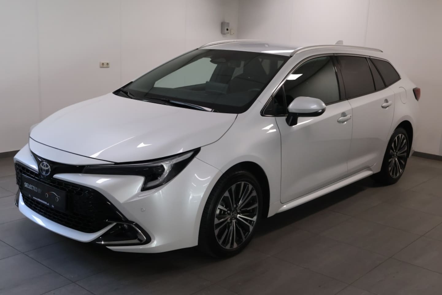 Toyota Corolla Touring Sports - Hybrid 140 Dynamic | Premium Pack - AutoWereld.nl